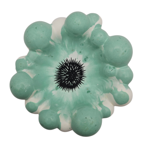 Pièce unique. Vide poche/cendrier motif oursin. Création artisanale corse.