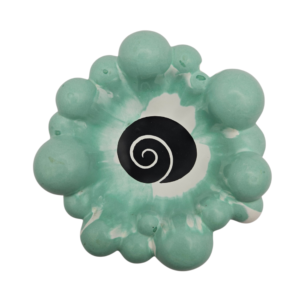 2026/03/1000144105.png Pièce unique. Vide poche/cendrier motif oeil de Sainte Lucie. Création artisanale corse.