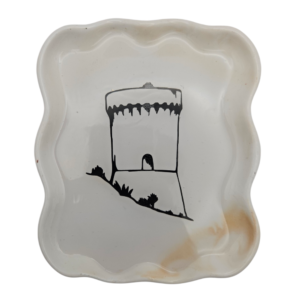 2026/03/1000144109.png Pièce unique. Plateau/Vide poche motif Tour génoise. Création artisanale corse.