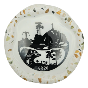 Pièce unique. Plateau/vide poche GR 20 en pierres de sentier. Fabrication artisanale corse.