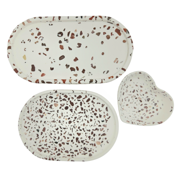 Pièces uniques. Trio vides poches en pierres de rivière. Création artisanale corse.