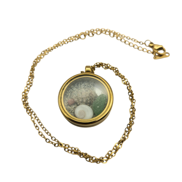 2026/03/1000144125.png Pièce unique. Collier fait main œil de Sainte Lucie et corail corse véritables.
Création artisanale corse.