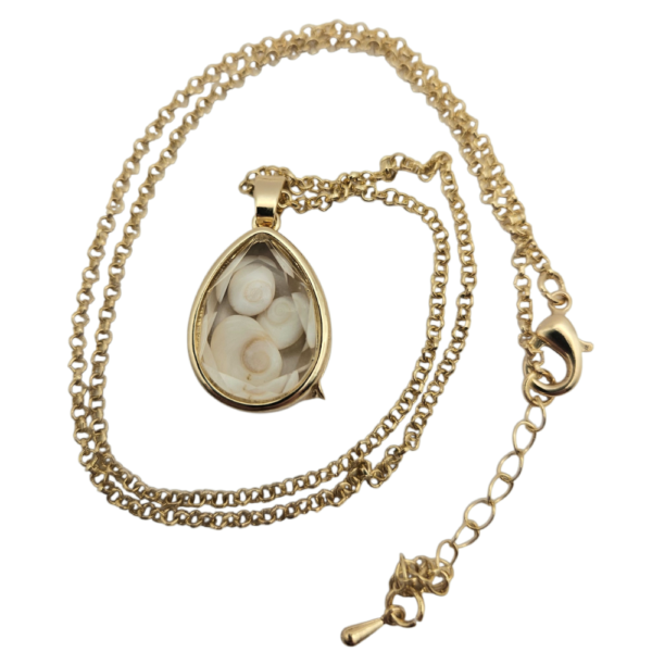 Pièce unique. Collier fait main trio œil de Sainte Lucie corses véritables.
Création artisanale corse.