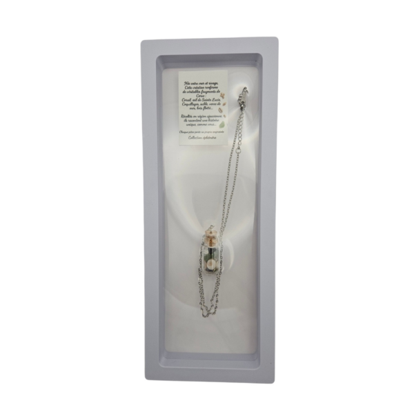 Pièce unique. Collier fait main. Véritable corail et œil de Sainte-Lucie.
Création artisanale corse.