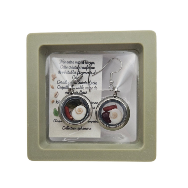 Pièces uniques. Boucles d'oreilles faites main. Corail corse véritable, œil de Sainte-Lucie et verres polis.
Création artisanale corse.