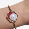 Pièce unique. Bracelet réglable fait main. Véritable corail et œil de Sainte-Lucie.
Création artisanale corse.