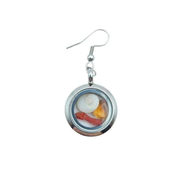 Pièces uniques. Boucles d'oreilles faites main. Oeil de Sainte-Lucie, corail corse véritable et verres polis.
Création artisanale corse.