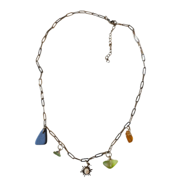 Pièce unique. Collier et bracelet fait main. Véritable œil de Sainte-Lucie et verres polis.
Création artisanale corse.