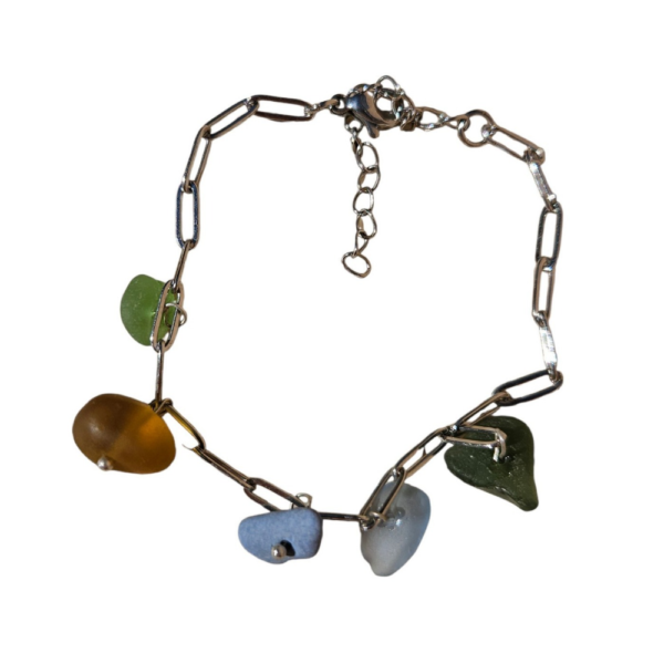 Pièce unique. Collier et bracelet fait main. Véritable œil de Sainte-Lucie et verres polis.
Création artisanale corse.