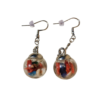Pièces uniques. Boucles d'oreilles faites main. Corail corse véritable, œil de Sainte-Lucie et verres polis.
Création artisanale corse.